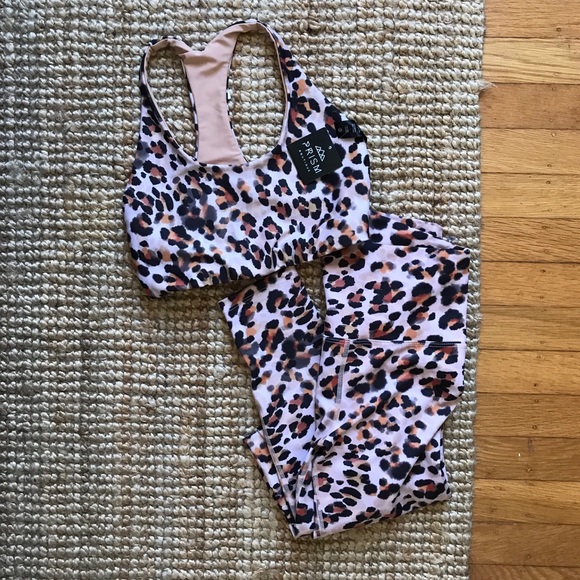 Beach Riot Workout Set - Picture 5 of 8